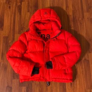 Aritzia TNA the super puffer red